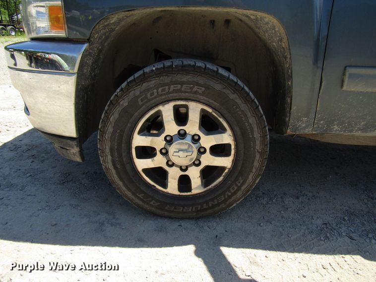 image for item FJ9713 2012 Chevrolet Silverado 2500HD Crew Cab pickup truck