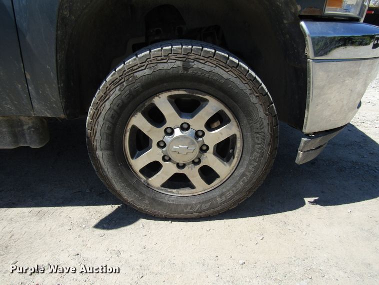 image for item FJ9713 2012 Chevrolet Silverado 2500HD Crew Cab pickup truck