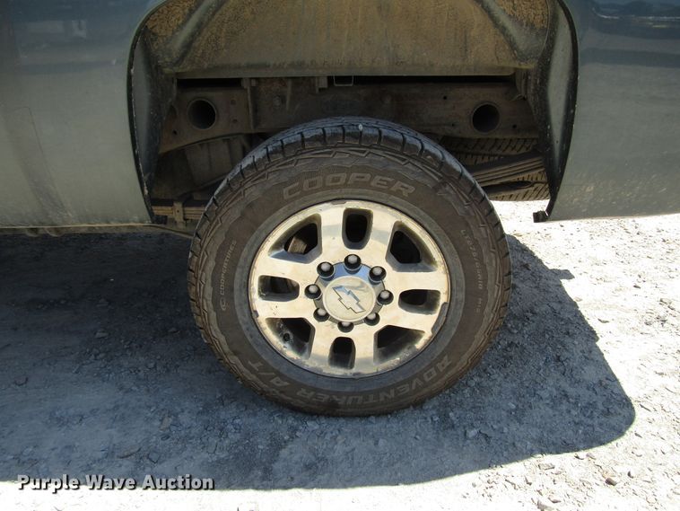 image for item FJ9713 2012 Chevrolet Silverado 2500HD Crew Cab pickup truck