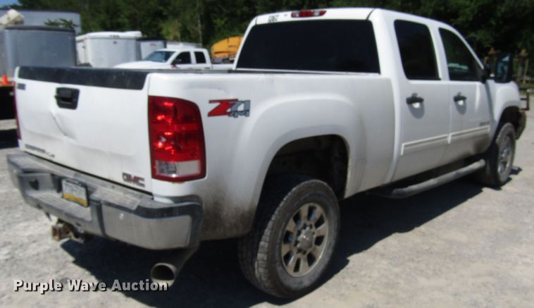 image for item FJ9714 2013 GMC Sierra 2500HD Crew Cab pickup truck