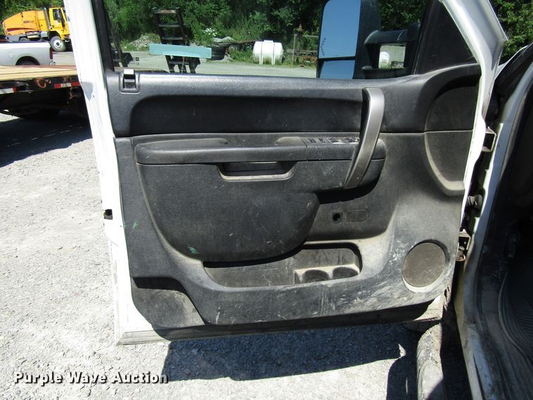 image for item FJ9714 2013 GMC Sierra 2500HD Crew Cab pickup truck