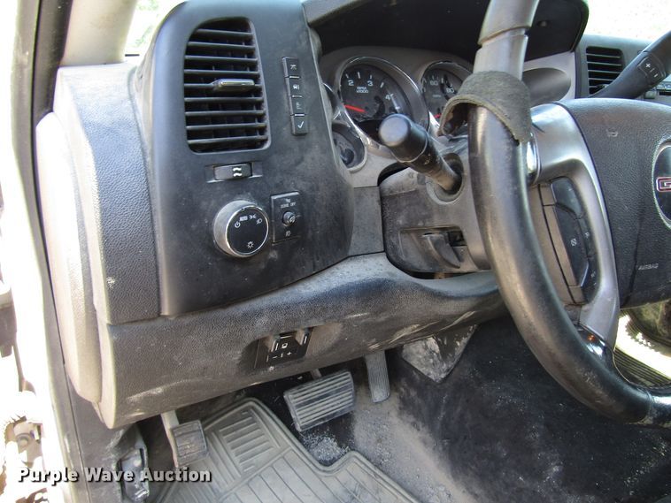 image for item FJ9714 2013 GMC Sierra 2500HD Crew Cab pickup truck