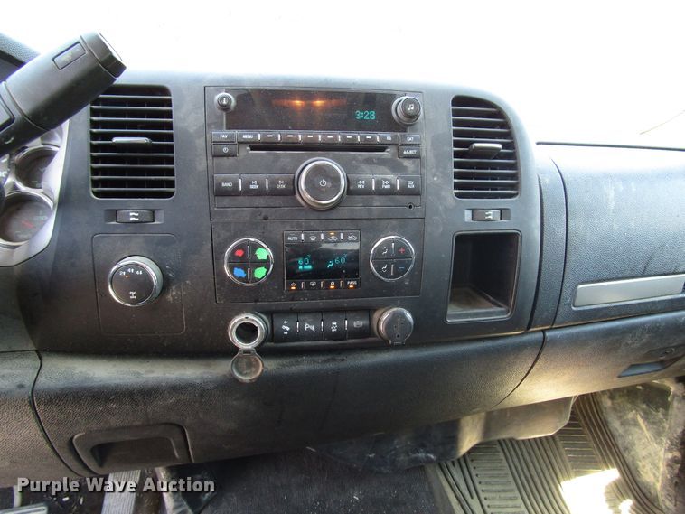 image for item FJ9714 2013 GMC Sierra 2500HD Crew Cab pickup truck