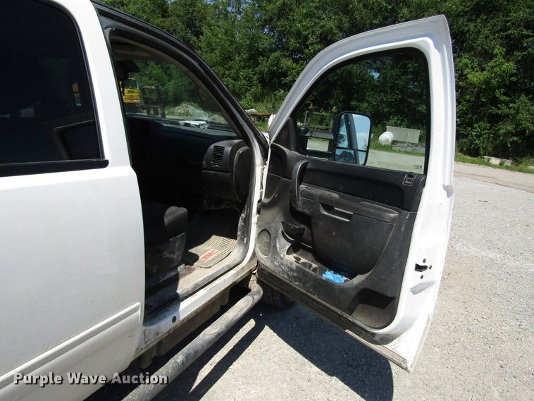 image for item FJ9714 2013 GMC Sierra 2500HD Crew Cab pickup truck