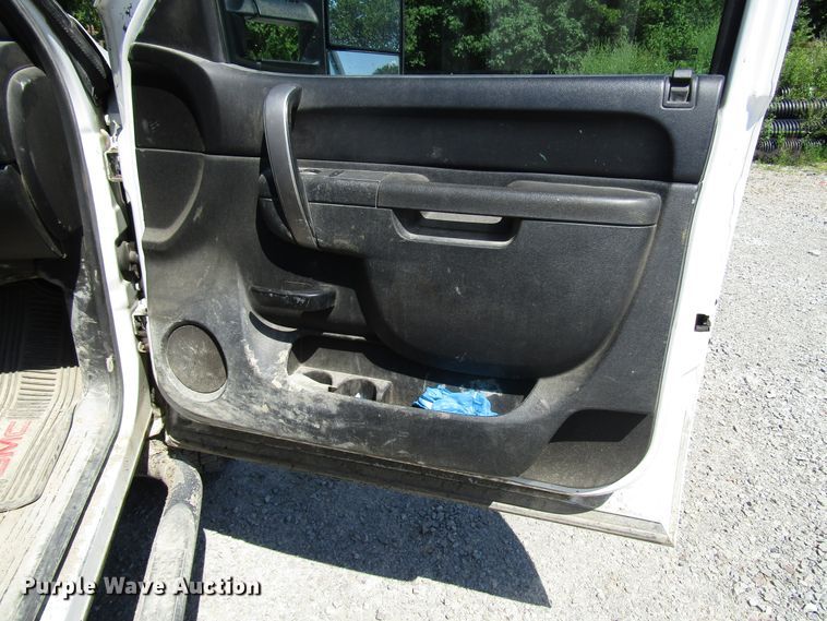 image for item FJ9714 2013 GMC Sierra 2500HD Crew Cab pickup truck