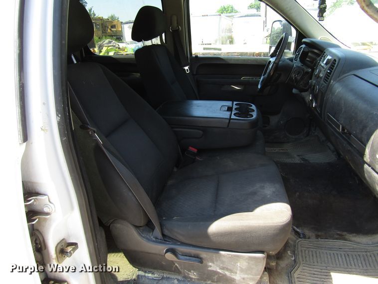 image for item FJ9714 2013 GMC Sierra 2500HD Crew Cab pickup truck