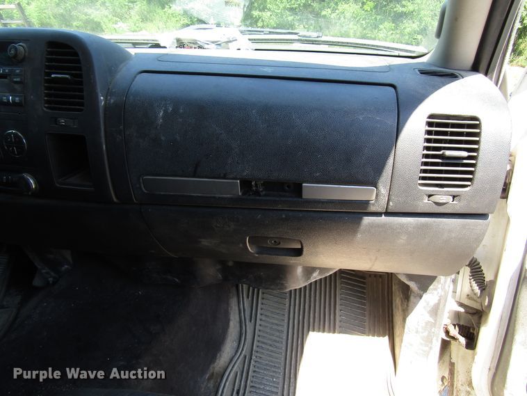 image for item FJ9714 2013 GMC Sierra 2500HD Crew Cab pickup truck