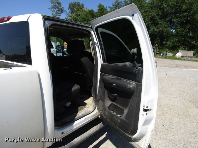 image for item FJ9714 2013 GMC Sierra 2500HD Crew Cab pickup truck