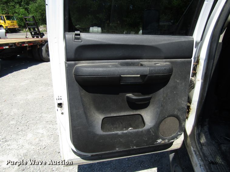 image for item FJ9714 2013 GMC Sierra 2500HD Crew Cab pickup truck