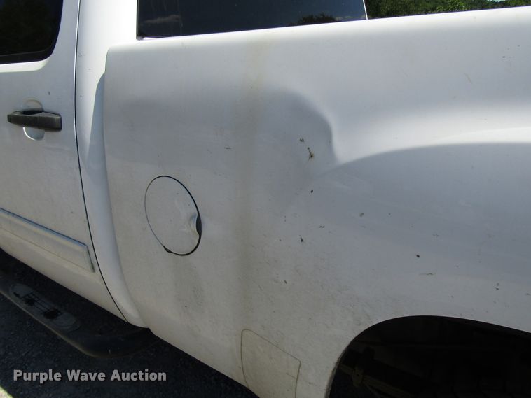 image for item FJ9714 2013 GMC Sierra 2500HD Crew Cab pickup truck