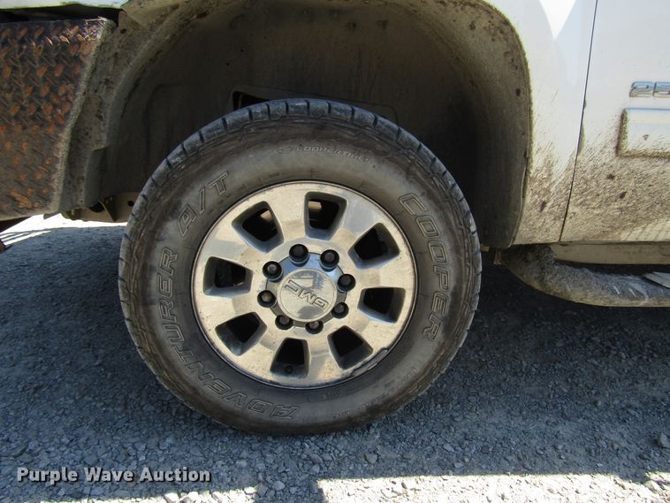 image for item FJ9714 2013 GMC Sierra 2500HD Crew Cab pickup truck