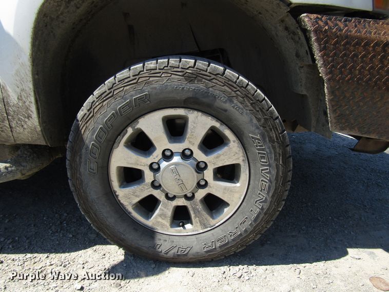 image for item FJ9714 2013 GMC Sierra 2500HD Crew Cab pickup truck