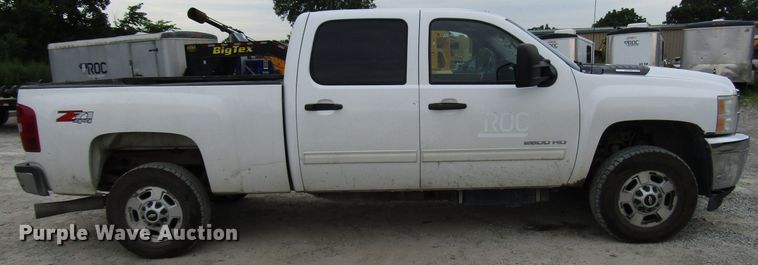 image for item FJ9728 2011 Chevrolet Silverado 2500HD Crew Cab pickup truck