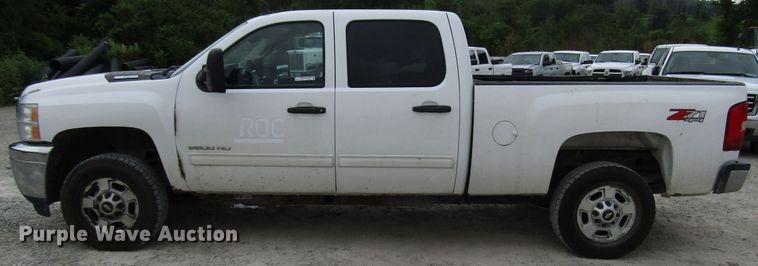image for item FJ9728 2011 Chevrolet Silverado 2500HD Crew Cab pickup truck