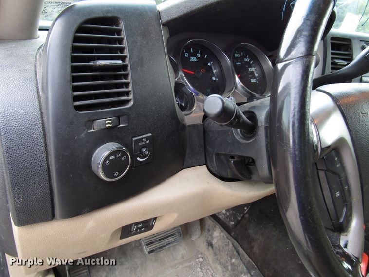 image for item FJ9728 2011 Chevrolet Silverado 2500HD Crew Cab pickup truck