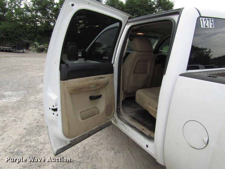 image for item FJ9728 2011 Chevrolet Silverado 2500HD Crew Cab pickup truck