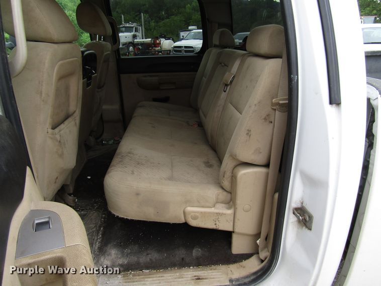 image for item FJ9728 2011 Chevrolet Silverado 2500HD Crew Cab pickup truck