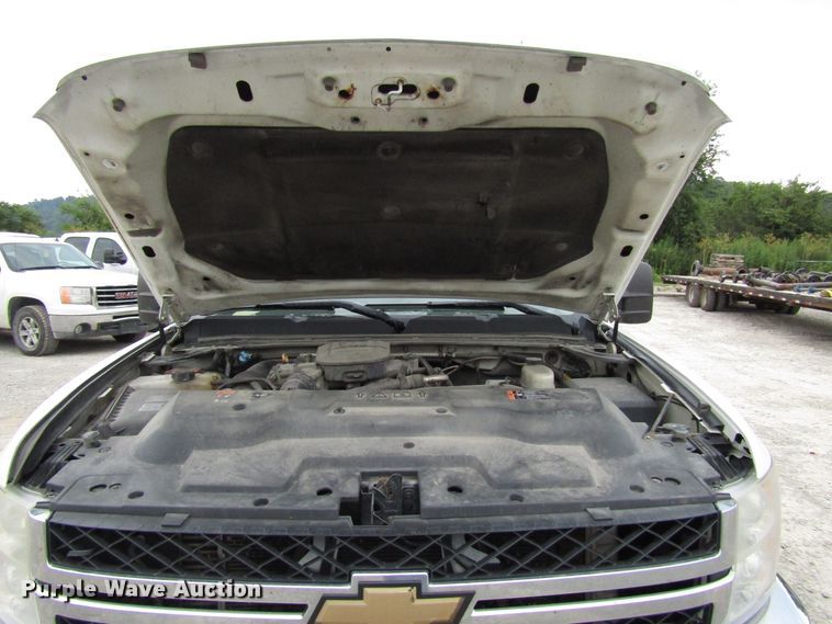 image for item FJ9728 2011 Chevrolet Silverado 2500HD Crew Cab pickup truck