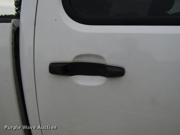 image for item FJ9728 2011 Chevrolet Silverado 2500HD Crew Cab pickup truck