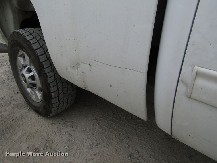 image for item FJ9728 2011 Chevrolet Silverado 2500HD Crew Cab pickup truck