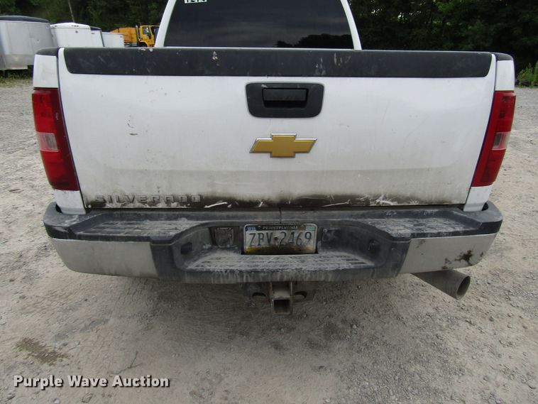 image for item FJ9728 2011 Chevrolet Silverado 2500HD Crew Cab pickup truck