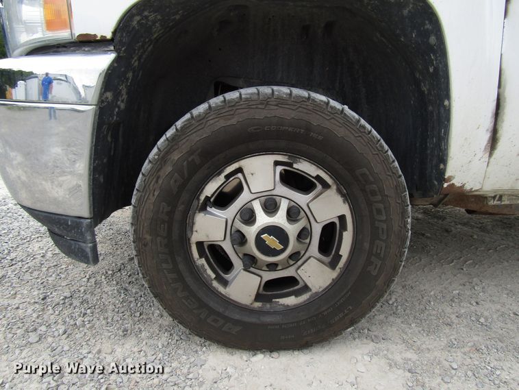 image for item FJ9728 2011 Chevrolet Silverado 2500HD Crew Cab pickup truck