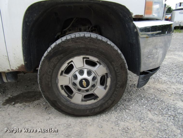 image for item FJ9728 2011 Chevrolet Silverado 2500HD Crew Cab pickup truck