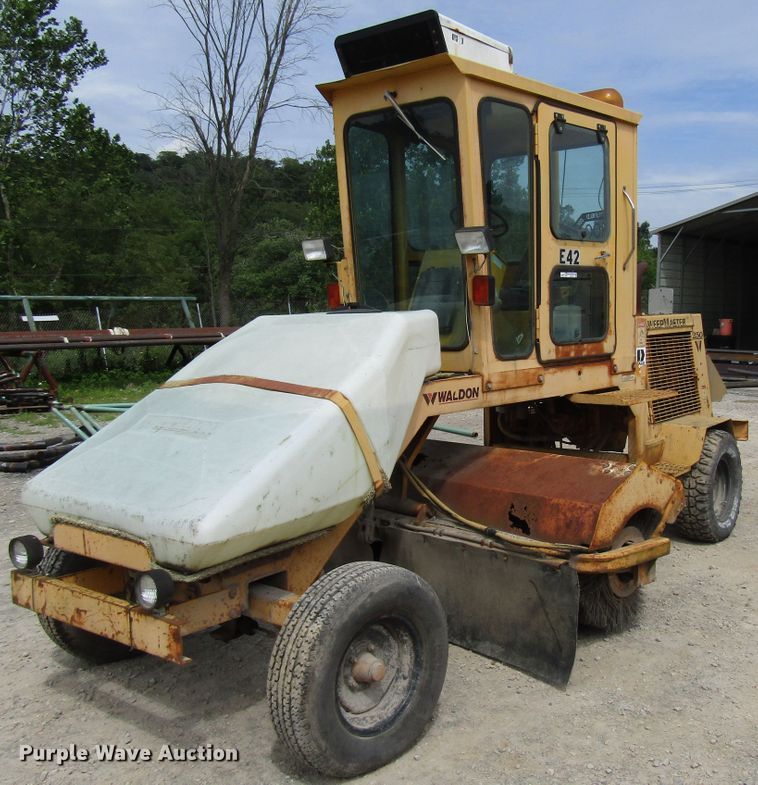 image for item FJ9737 Waldon SM250 broom