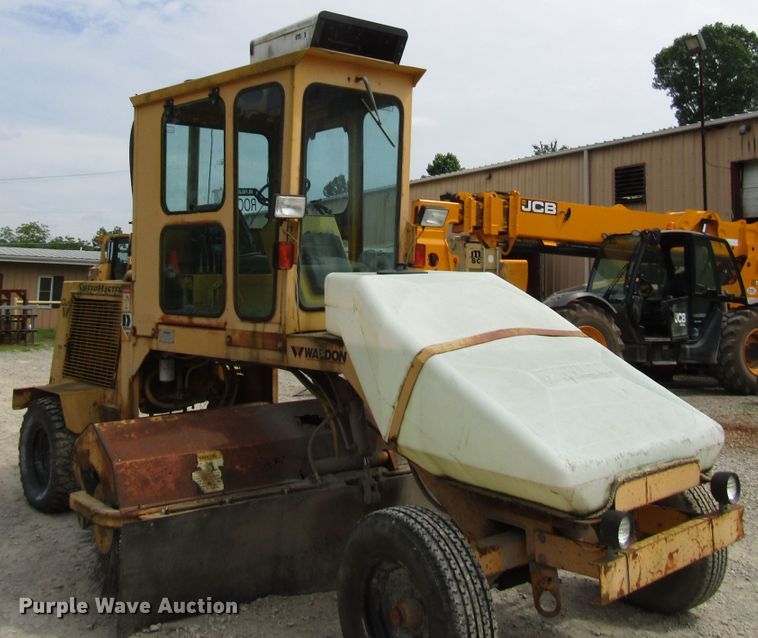 image for item FJ9737 Waldon SM250 broom