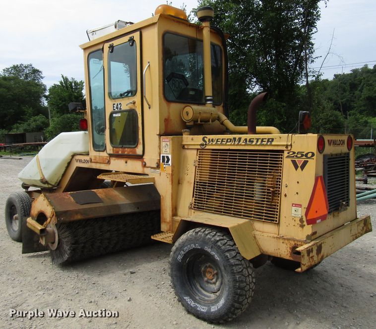 image for item FJ9737 Waldon SM250 broom