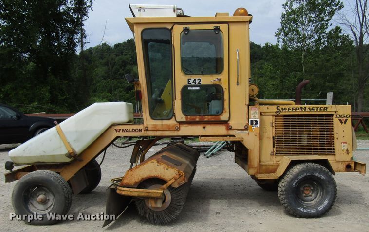 image for item FJ9737 Waldon SM250 broom
