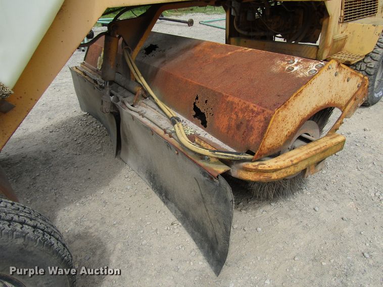 image for item FJ9737 Waldon SM250 broom