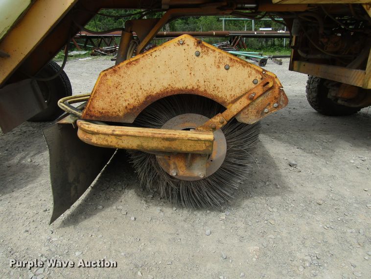 image for item FJ9737 Waldon SM250 broom