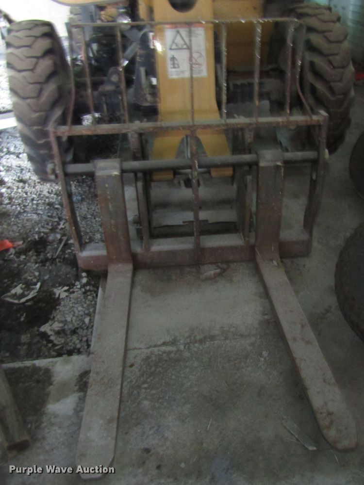 image for item FJ9740 2007 Caterpillar TL642 telehandler