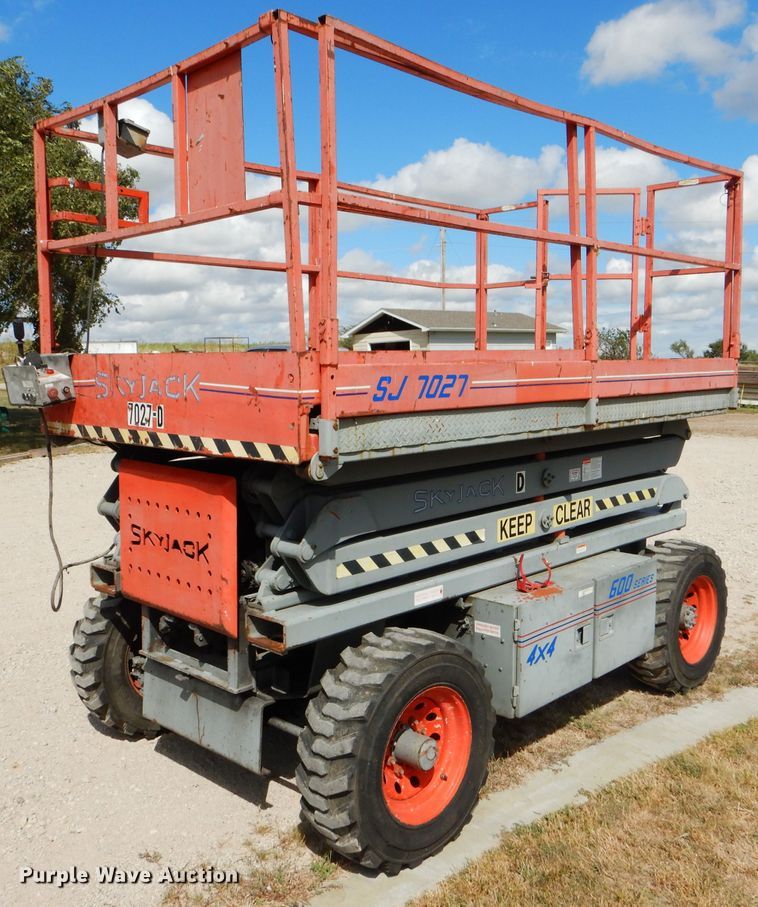 image for item FJ9756 1994 Skyjack SJ7027PD1 scissor lift