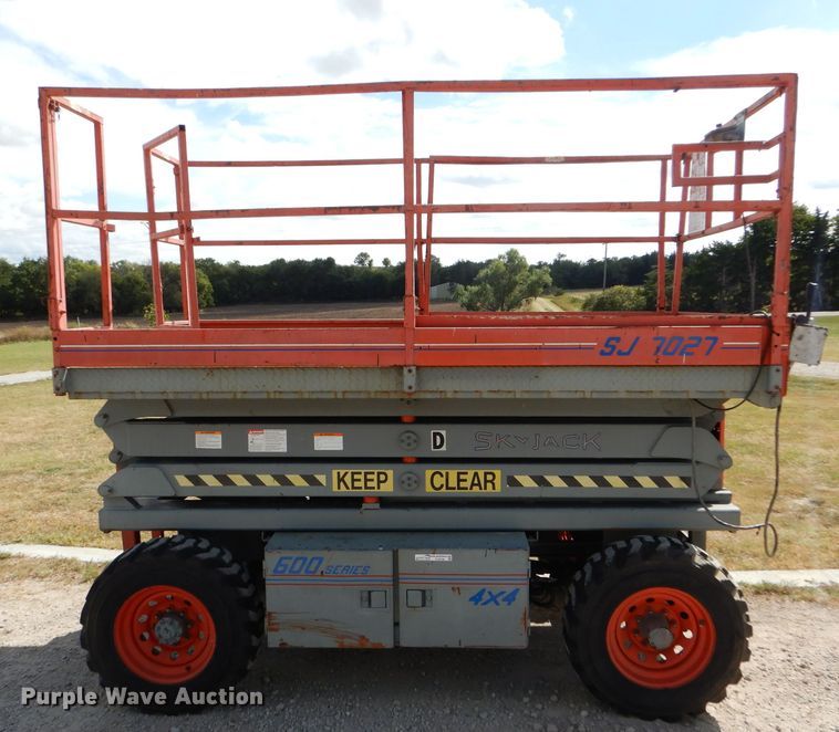 image for item FJ9756 1994 Skyjack SJ7027PD1 scissor lift