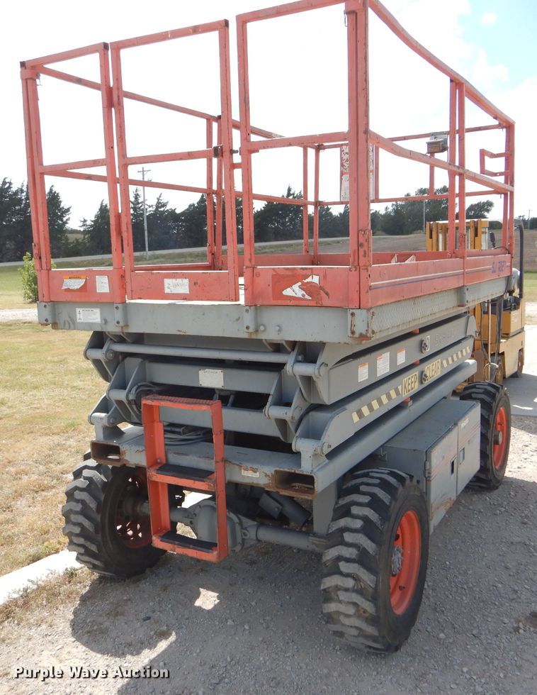 image for item FJ9756 1994 Skyjack SJ7027PD1 scissor lift