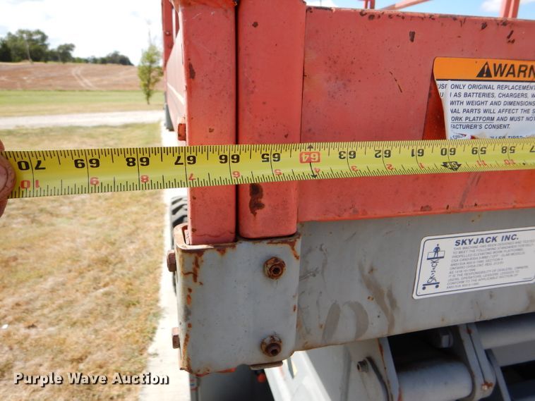 image for item FJ9756 1994 Skyjack SJ7027PD1 scissor lift
