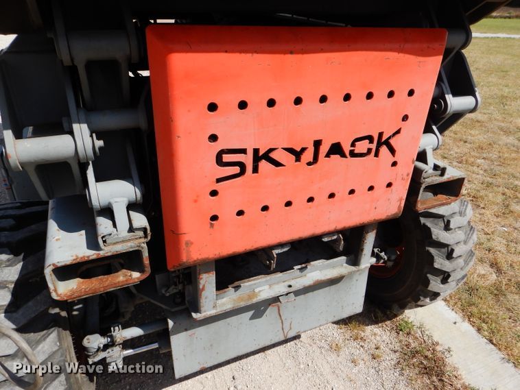 image for item FJ9756 1994 Skyjack SJ7027PD1 scissor lift
