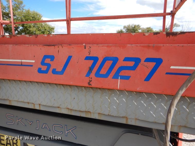 image for item FJ9756 1994 Skyjack SJ7027PD1 scissor lift
