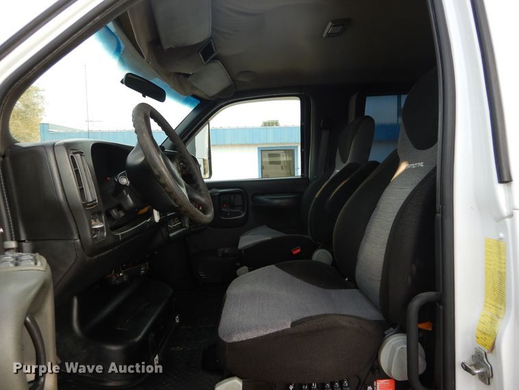 image for item FK9768 2004 GMC C4500 Crew Cab flatbed truck