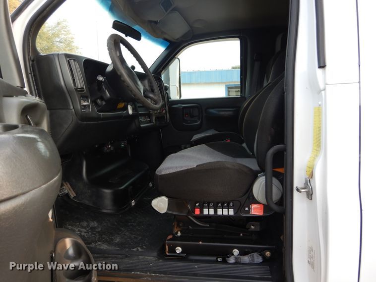 image for item FK9768 2004 GMC C4500 Crew Cab flatbed truck