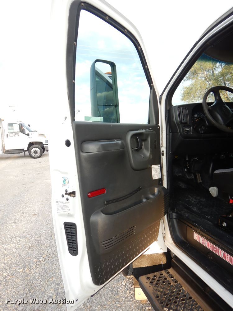 image for item FK9768 2004 GMC C4500 Crew Cab flatbed truck