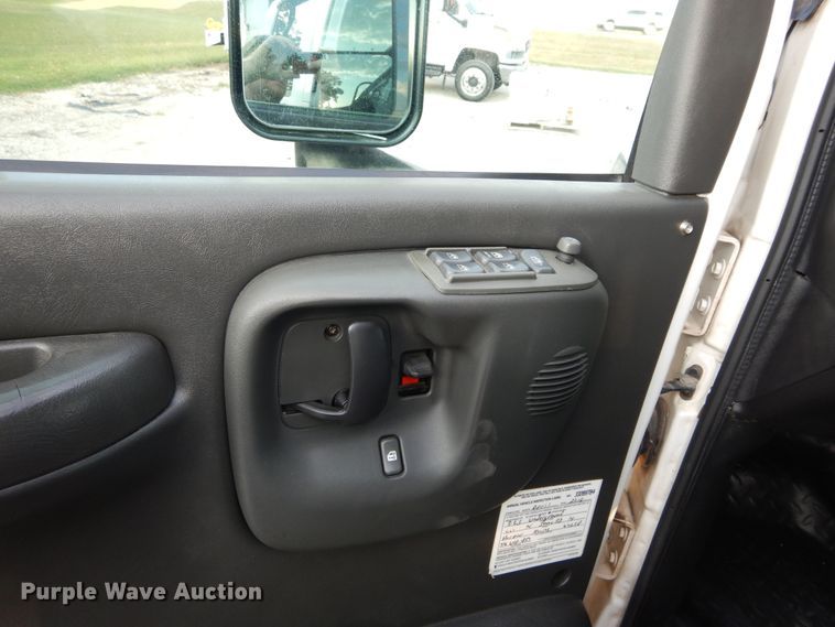 image for item FK9768 2004 GMC C4500 Crew Cab flatbed truck