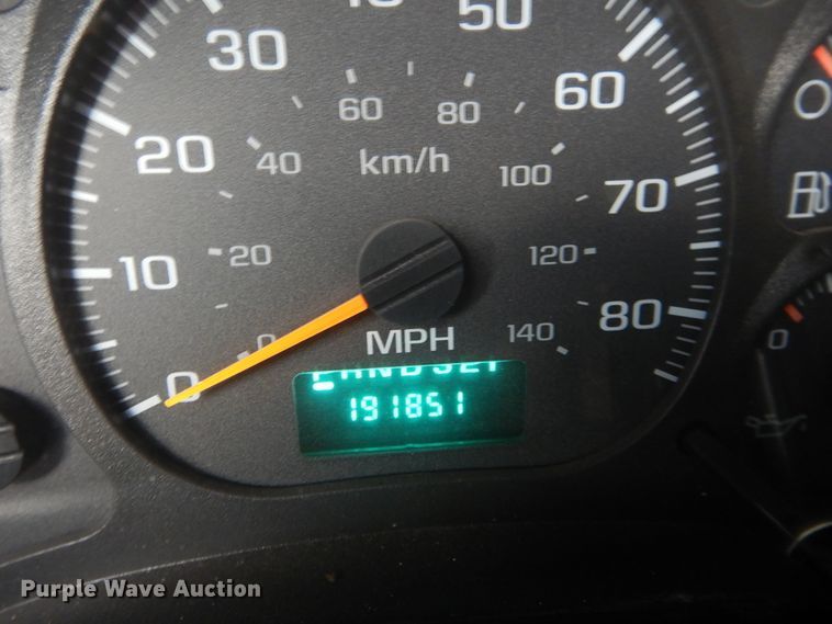 image for item FK9768 2004 GMC C4500 Crew Cab flatbed truck