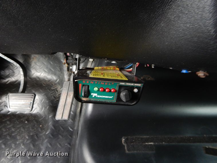 image for item FK9768 2004 GMC C4500 Crew Cab flatbed truck