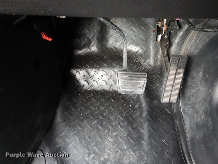 image for item FK9768 2004 GMC C4500 Crew Cab flatbed truck