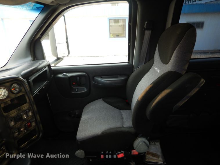 image for item FK9768 2004 GMC C4500 Crew Cab flatbed truck