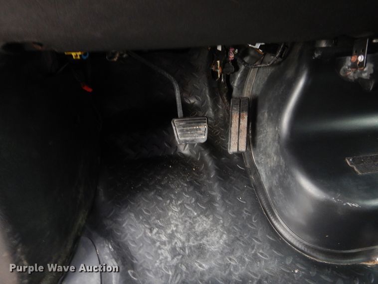 image for item FK9768 2004 GMC C4500 Crew Cab flatbed truck