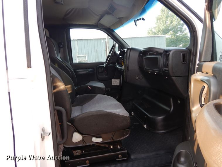 image for item FK9768 2004 GMC C4500 Crew Cab flatbed truck